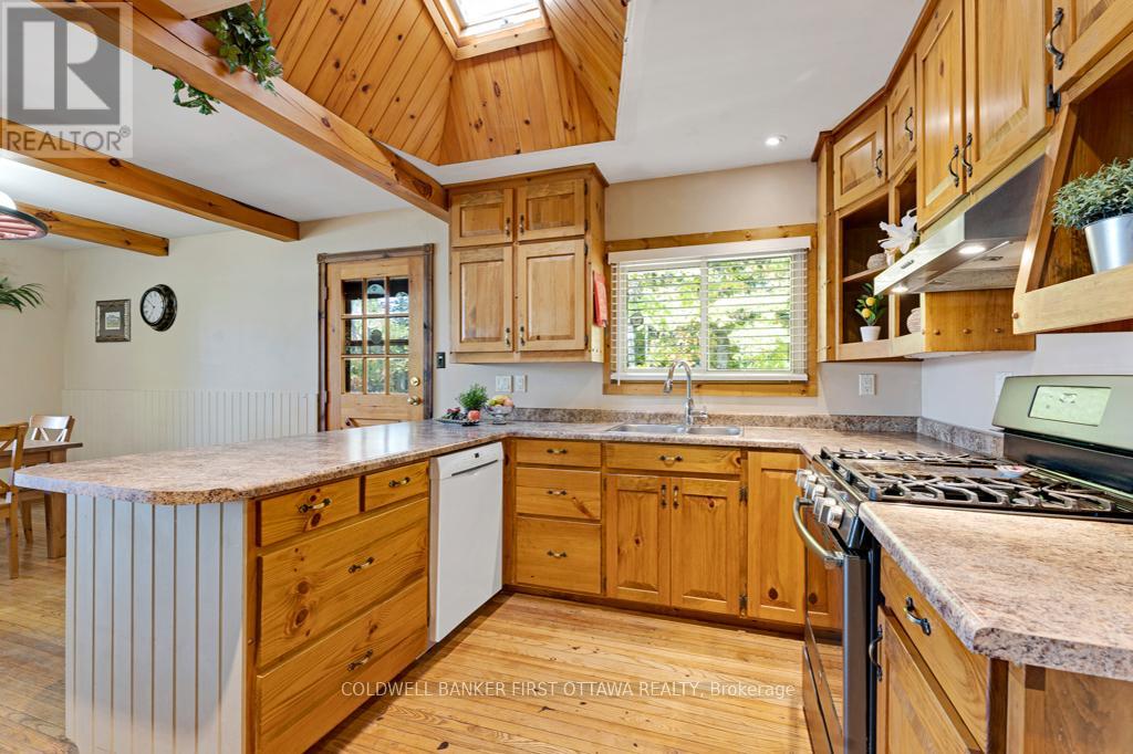 2234a Grindstone Lake Road, Frontenac (Frontenac North), Ontario  K0H 2M0 - Photo 13 - X12464875