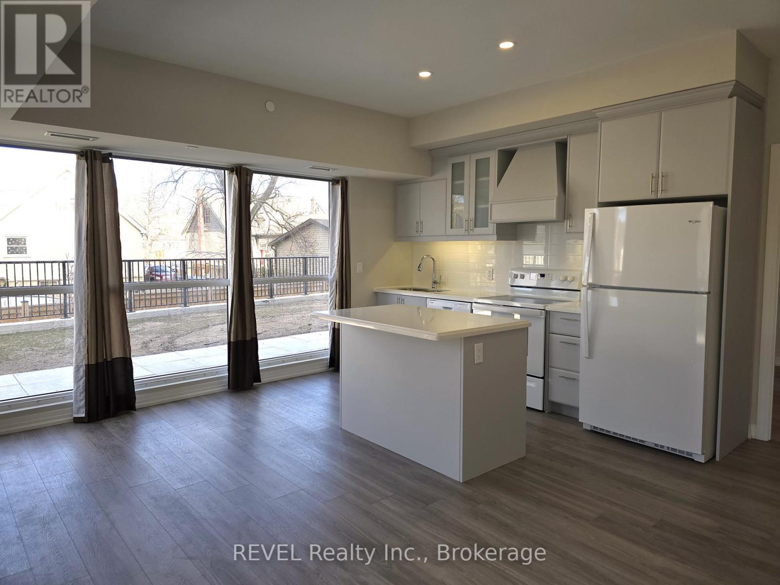 140 - 50 Herrick Avenue, St. Catharines, Ontario  L2P 0G3 - Photo 5 - X12464838