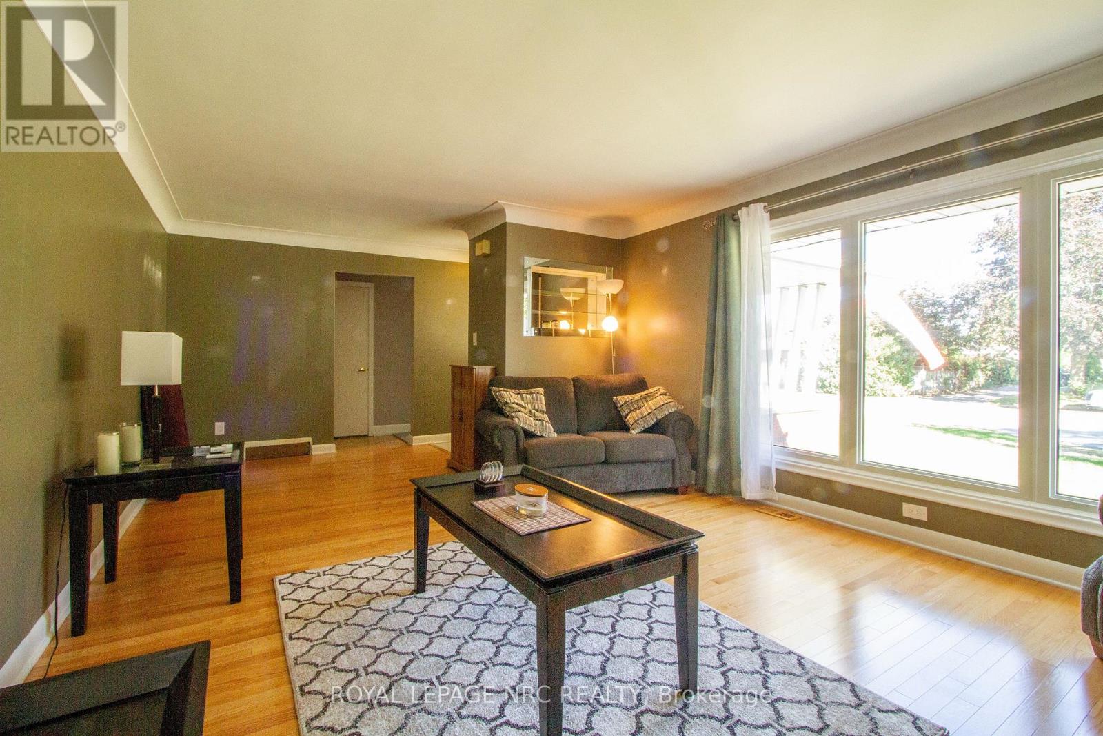 3639 Glenwood Place, Niagara Falls, Ontario  L2J 2W3 - Photo 10 - X12464865