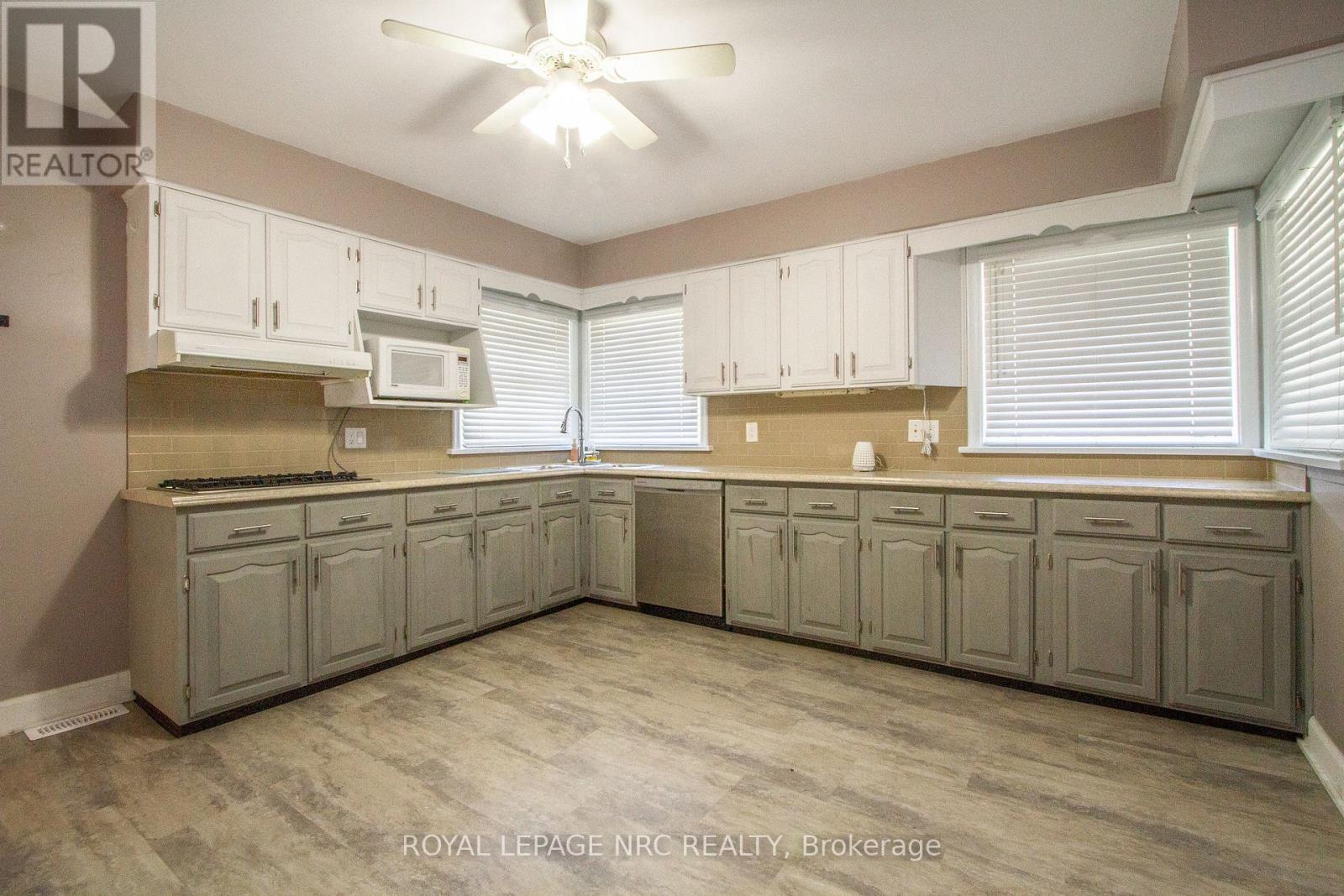 3639 Glenwood Place, Niagara Falls, Ontario  L2J 2W3 - Photo 11 - X12464865