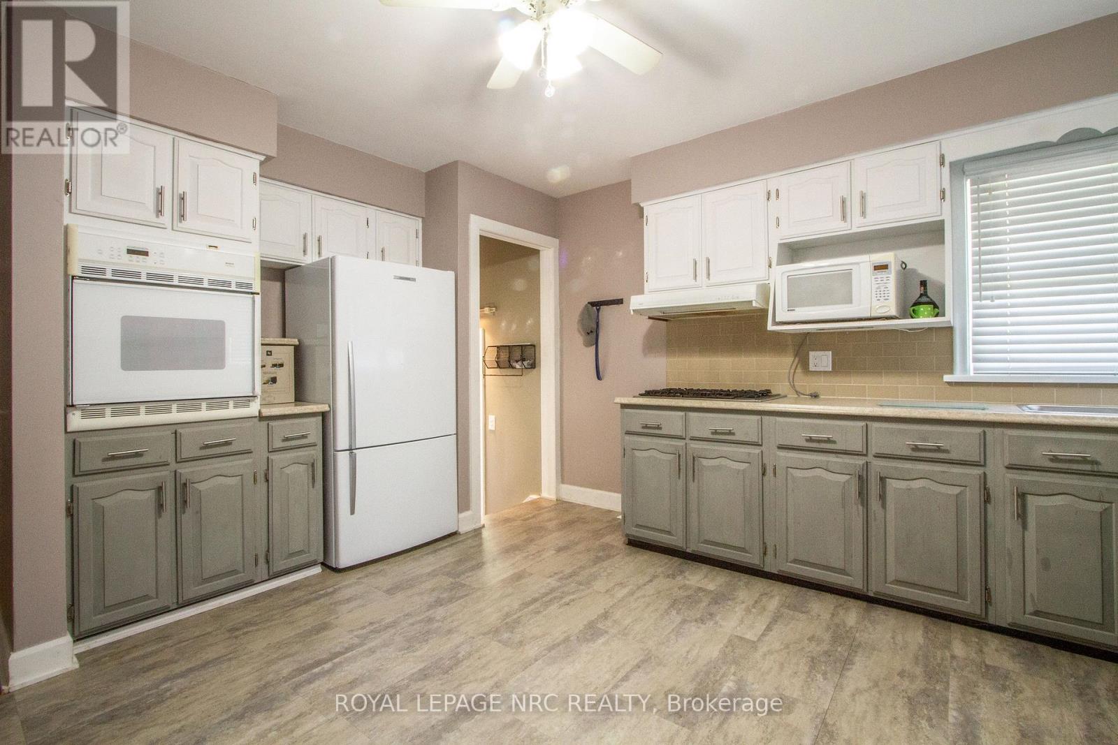 3639 Glenwood Place, Niagara Falls, Ontario  L2J 2W3 - Photo 12 - X12464865