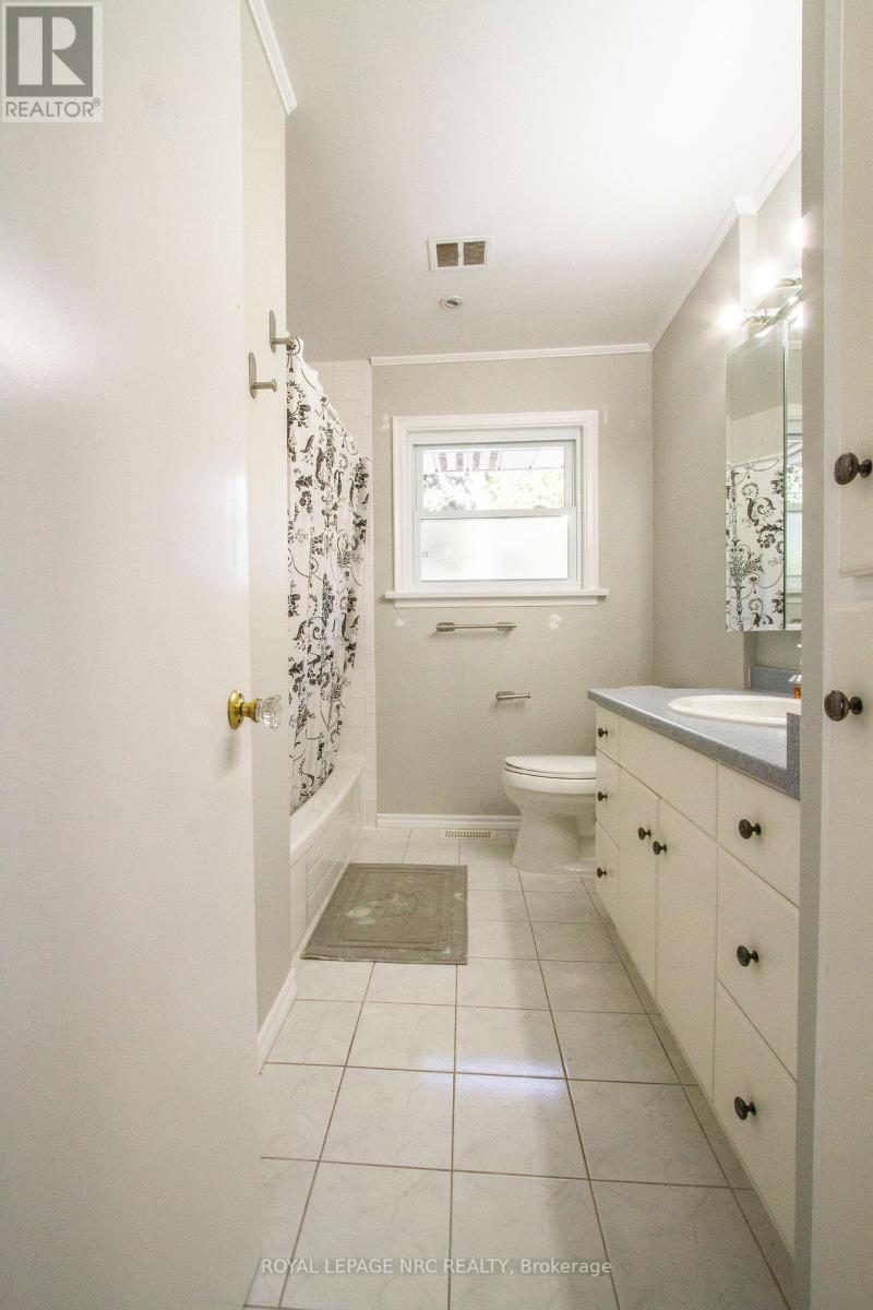 3639 Glenwood Place, Niagara Falls, Ontario  L2J 2W3 - Photo 13 - X12464865