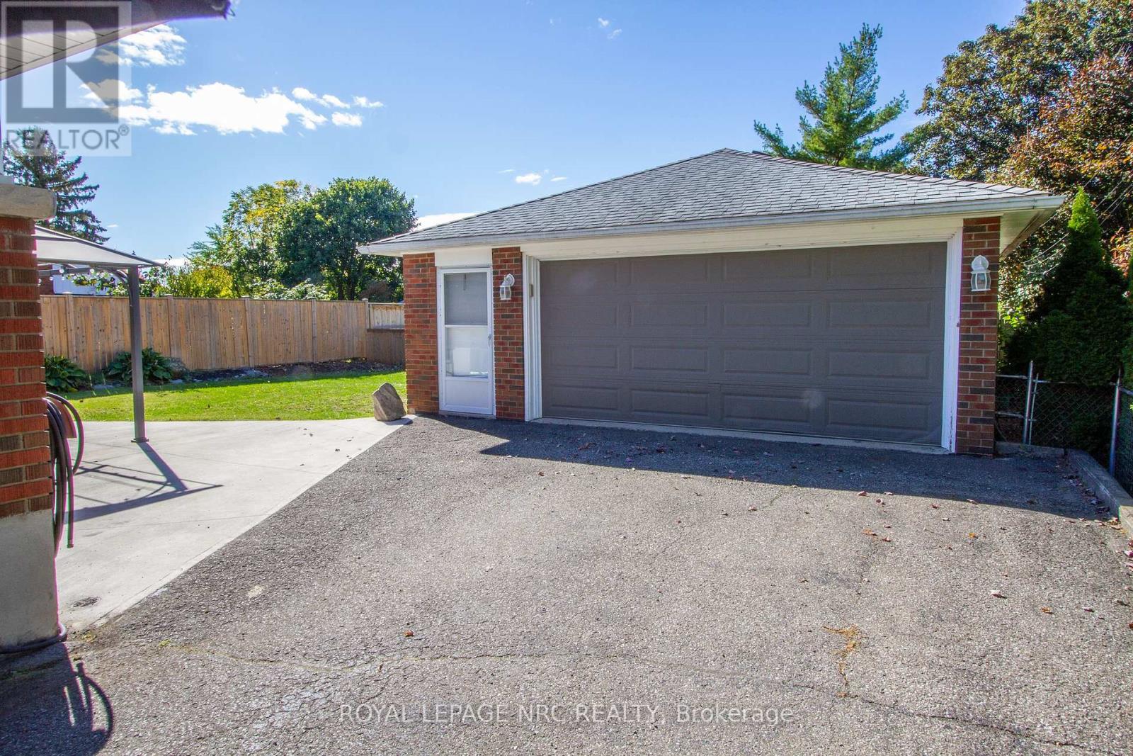 3639 Glenwood Place, Niagara Falls, Ontario  L2J 2W3 - Photo 4 - X12464865