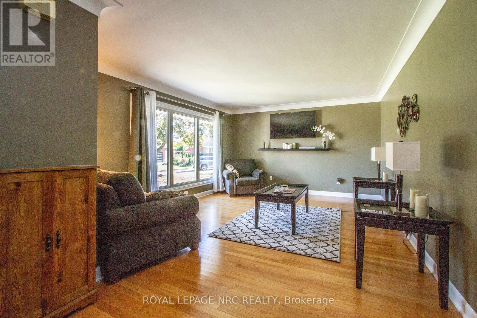 3639 Glenwood Place, Niagara Falls, Ontario  L2J 2W3 - Photo 9 - X12464865