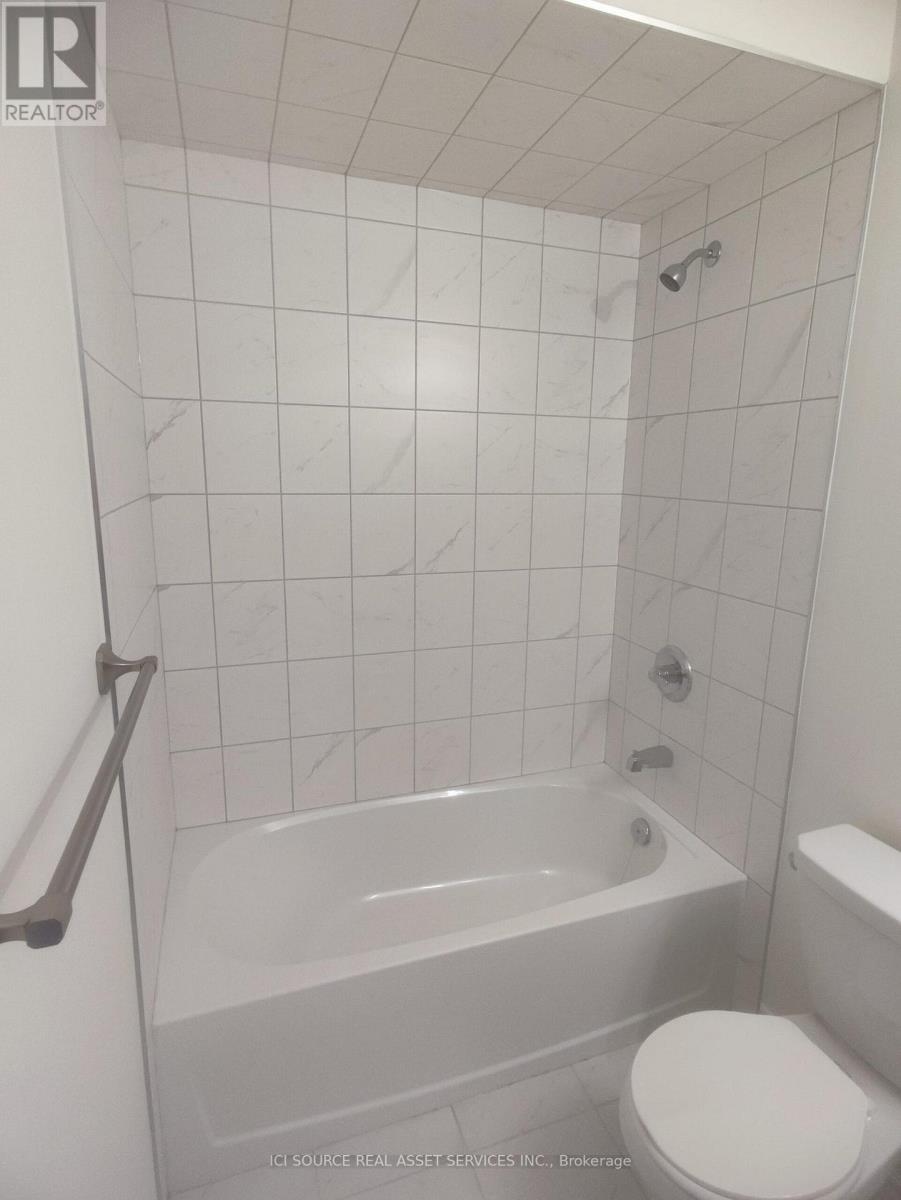 23 Genoa Drive, Hamilton, Ontario  L9B 0K1 - Photo 11 - X12464776