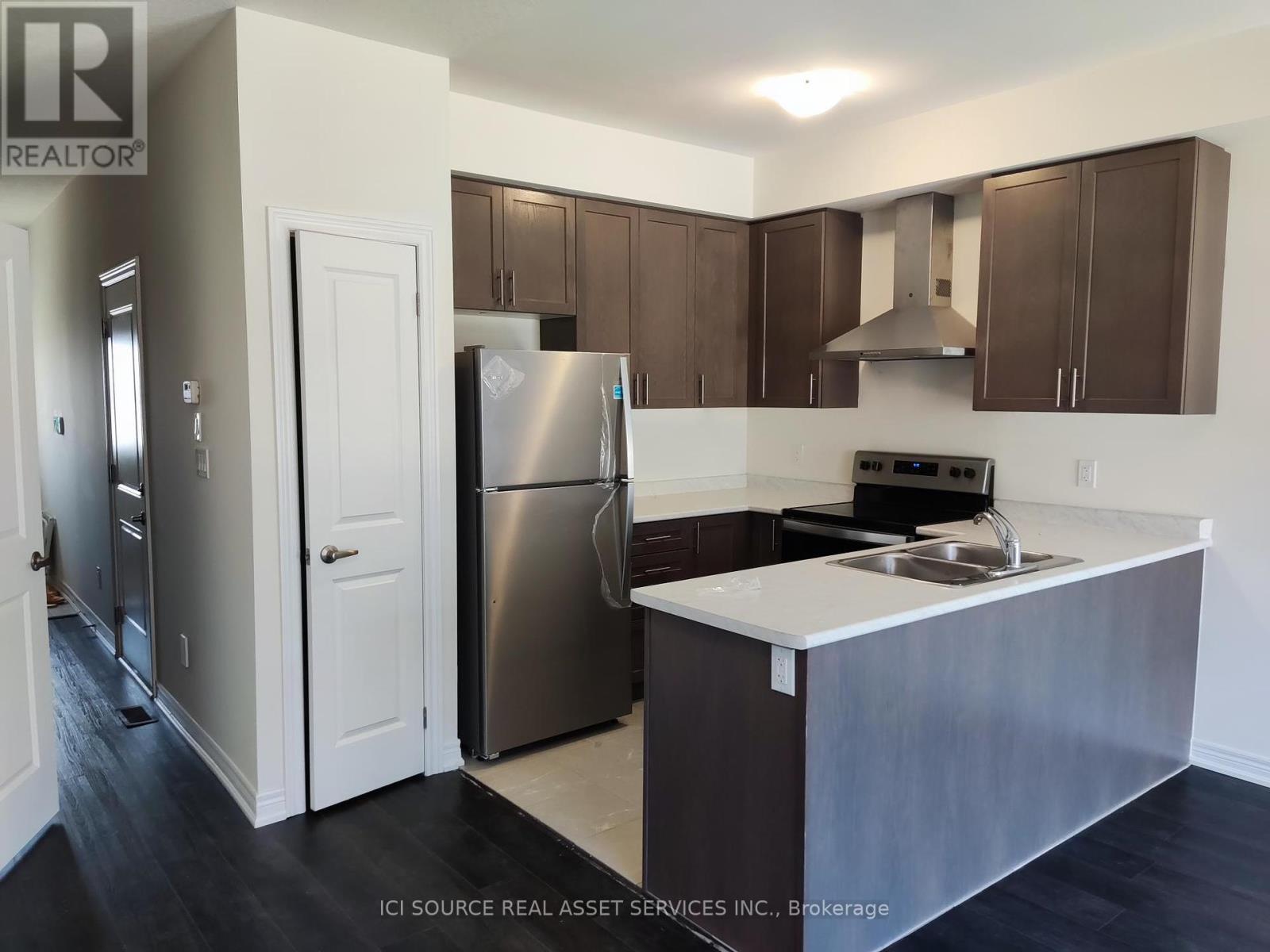 23 Genoa Drive, Hamilton, Ontario  L9B 0K1 - Photo 2 - X12464776