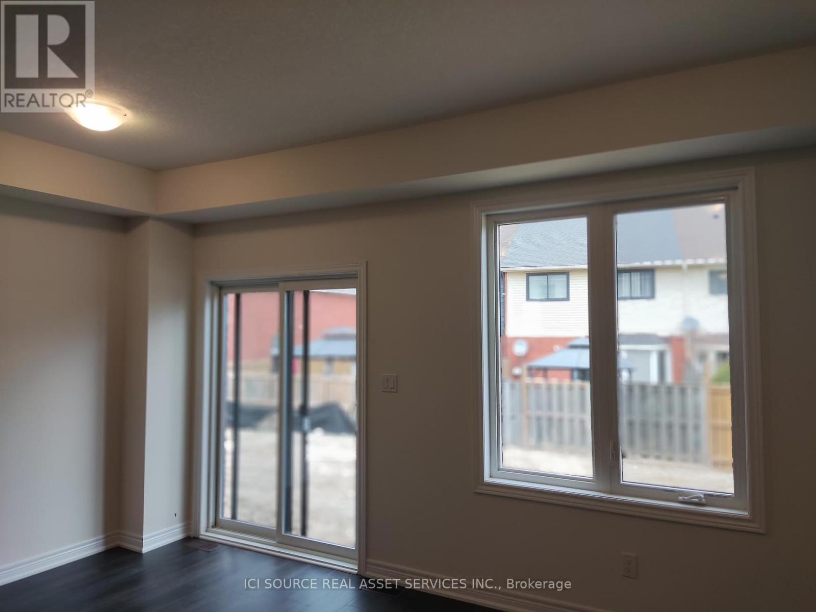 23 Genoa Drive, Hamilton, Ontario  L9B 0K1 - Photo 4 - X12464776