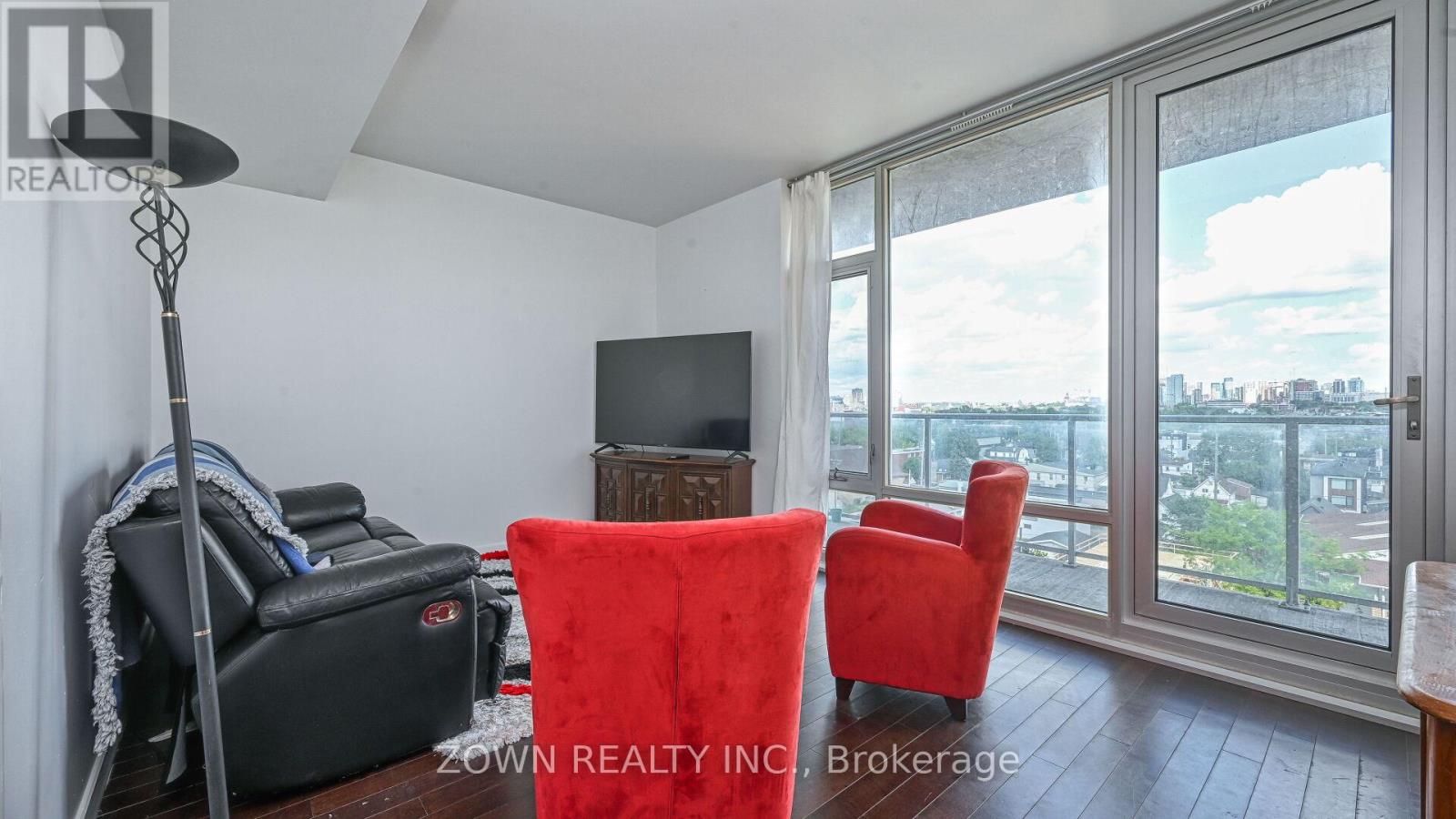807 - 201 Parkdale Avenue, Ottawa, Ontario  K1Y 1E8 - Photo 2 - X12464790