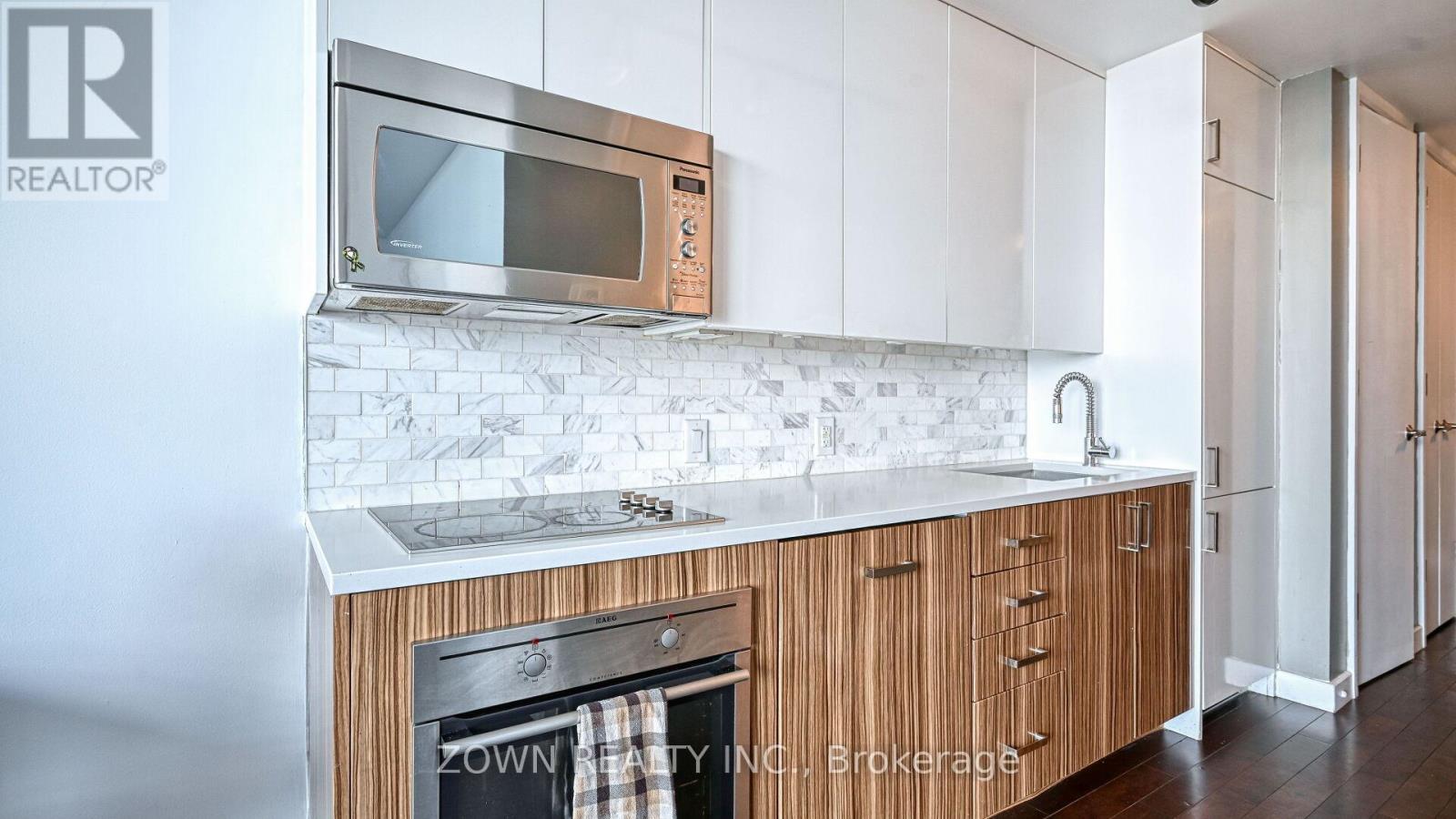 807 - 201 Parkdale Avenue, Ottawa, Ontario  K1Y 1E8 - Photo 3 - X12464790