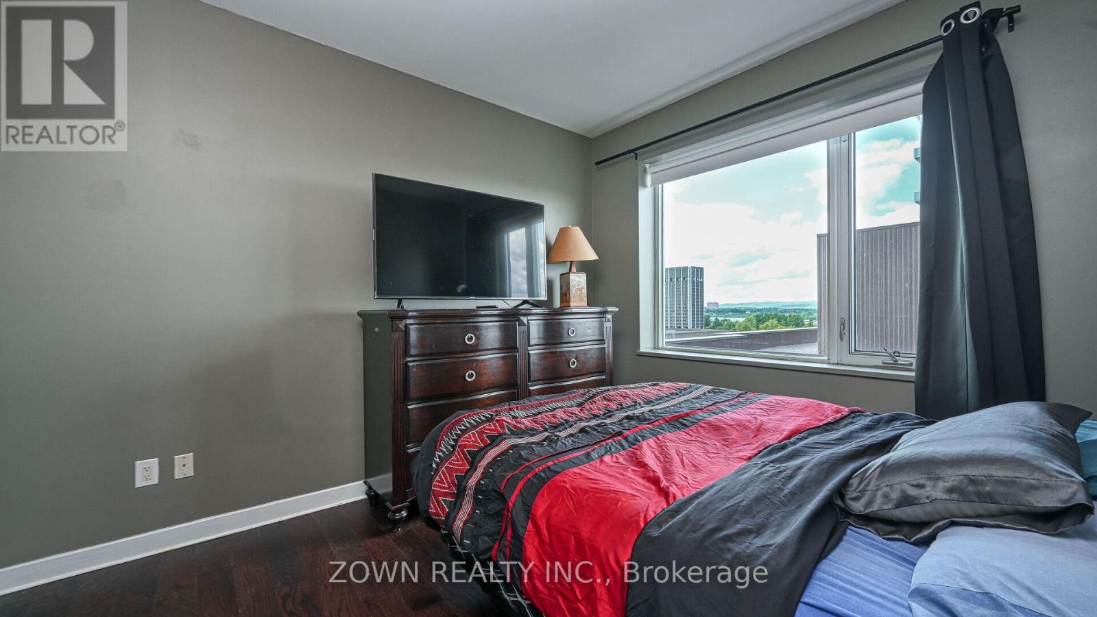 807 - 201 Parkdale Avenue, Ottawa, Ontario  K1Y 1E8 - Photo 4 - X12464790