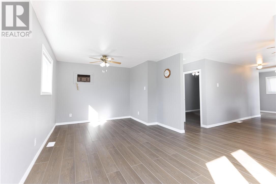 923 Highway 17 E, Wahnapitae, Ontario  P0M 1H0 - Photo 5 - 2125253