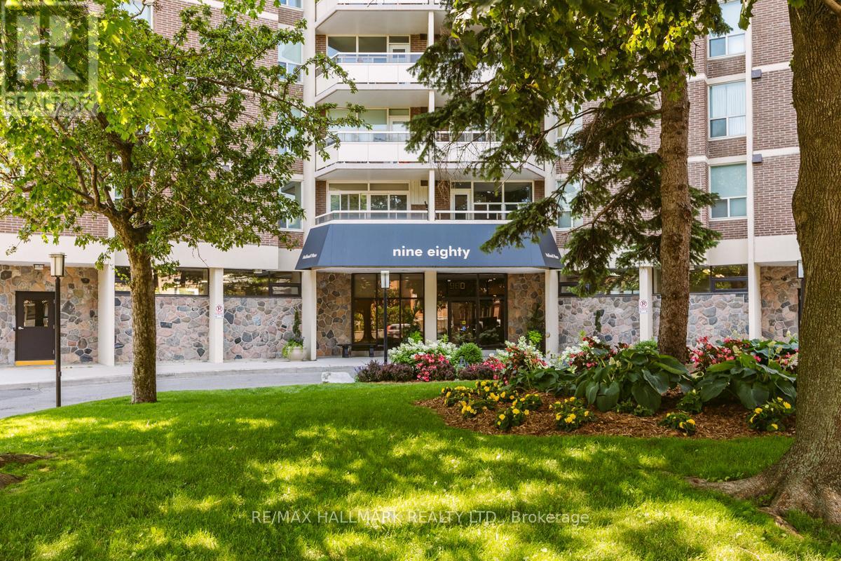 802 - 980 BROADVIEW AVENUE, Toronto, Ontario