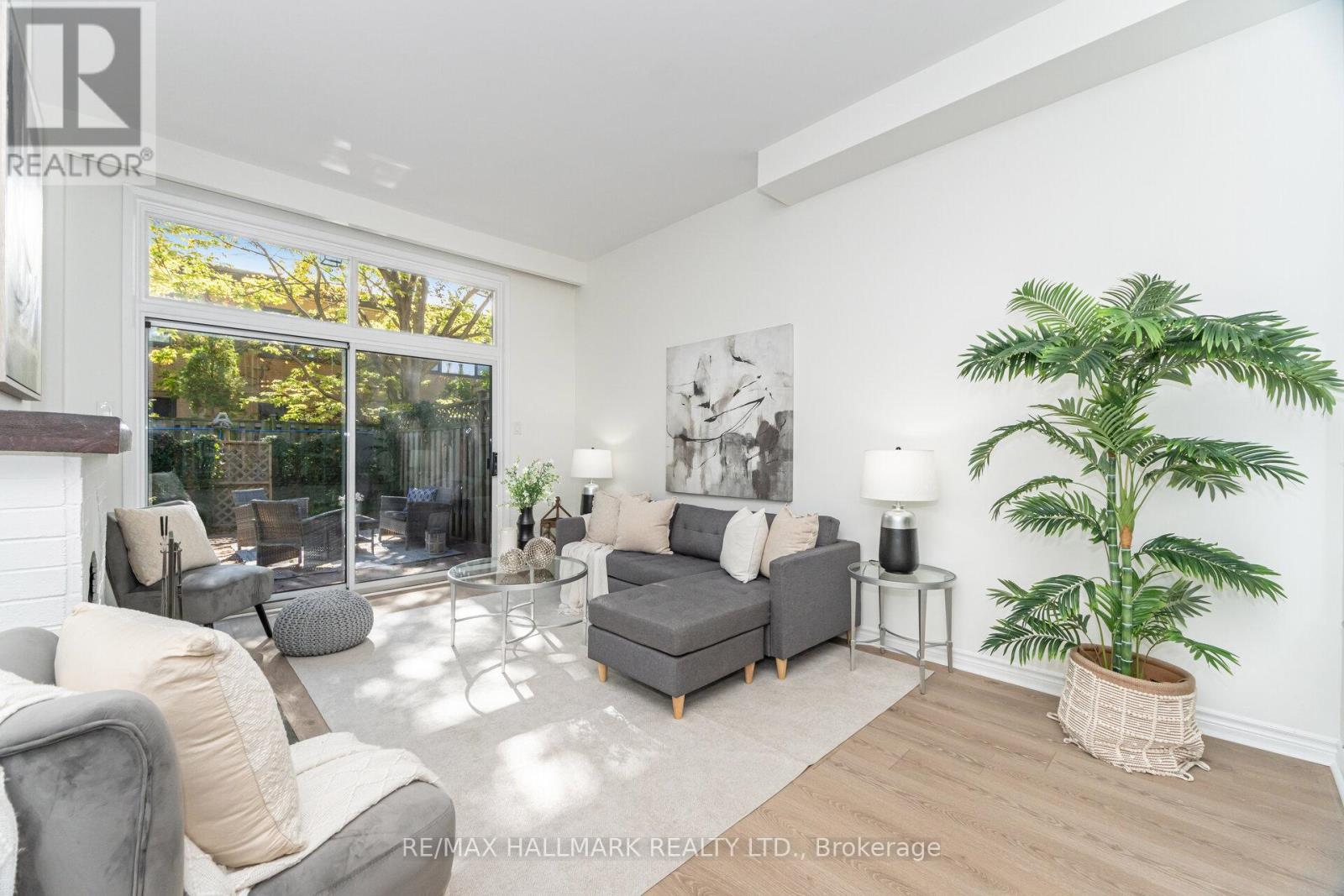 #5 - 90 Kippendavie Avenue, Toronto, Ontario  M4L 3R5 - Photo 2 - E12464837