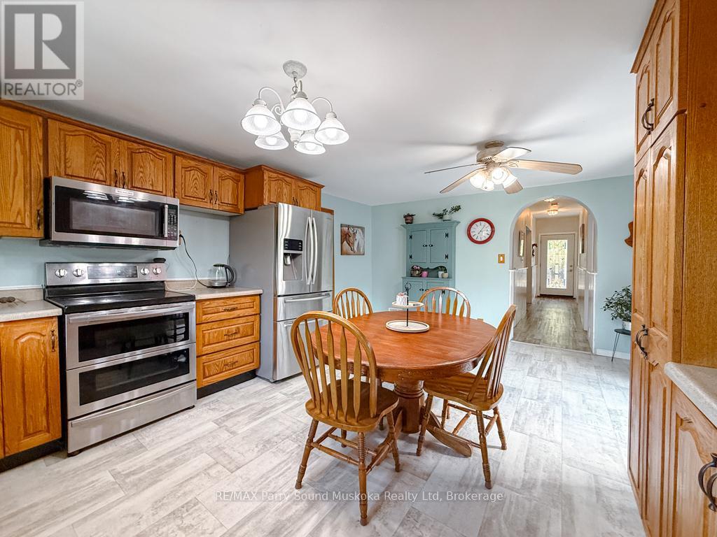 1862 Division Road W, Severn, Ontario  L3V 6H2 - Photo 13 - S12464963