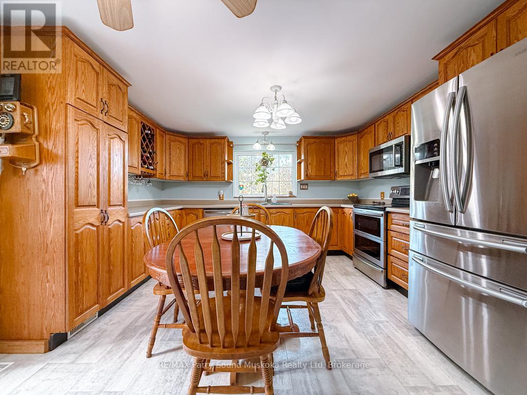 1862 Division Road W, Severn, Ontario  L3V 6H2 - Photo 14 - S12464963