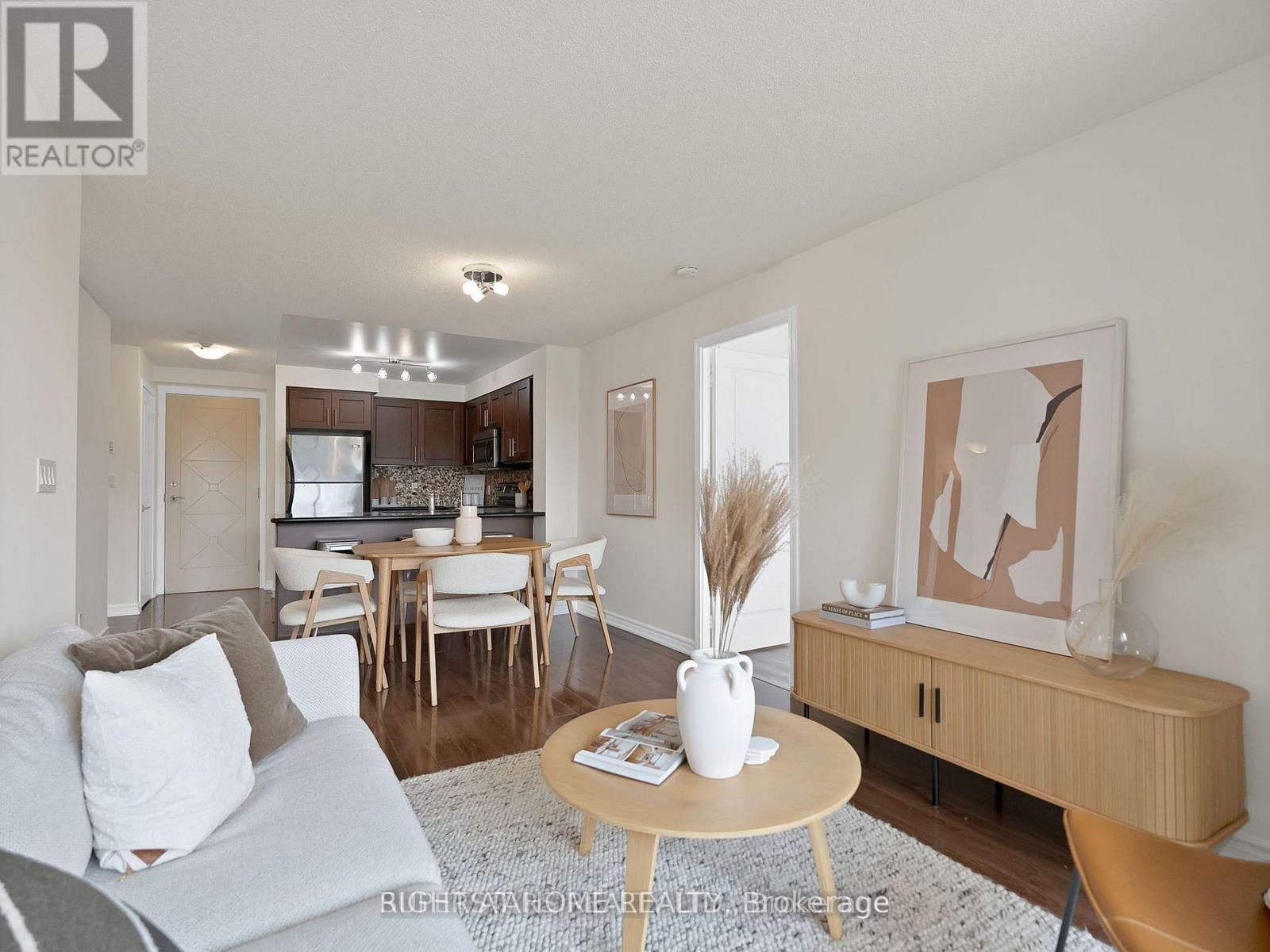 214 - 18 Harding Boulevard, Richmond Hill, Ontario  L4C 0T3 - Photo 1 - N12464842