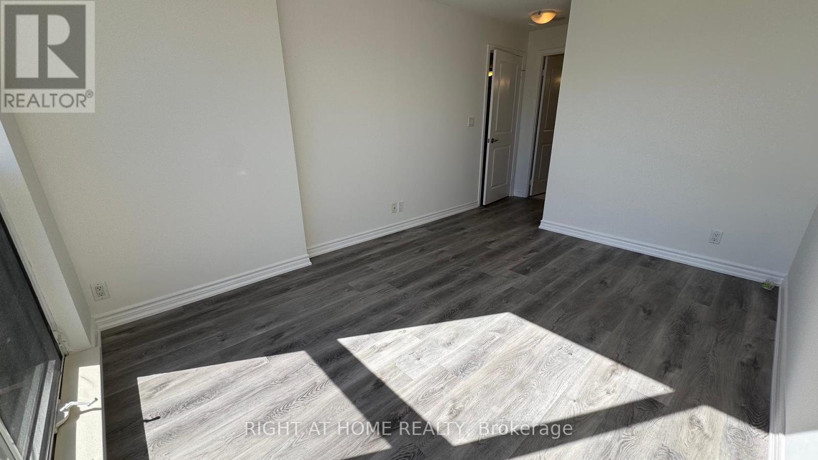 214 - 18 Harding Boulevard, Richmond Hill, Ontario  L4C 0T3 - Photo 12 - N12464842