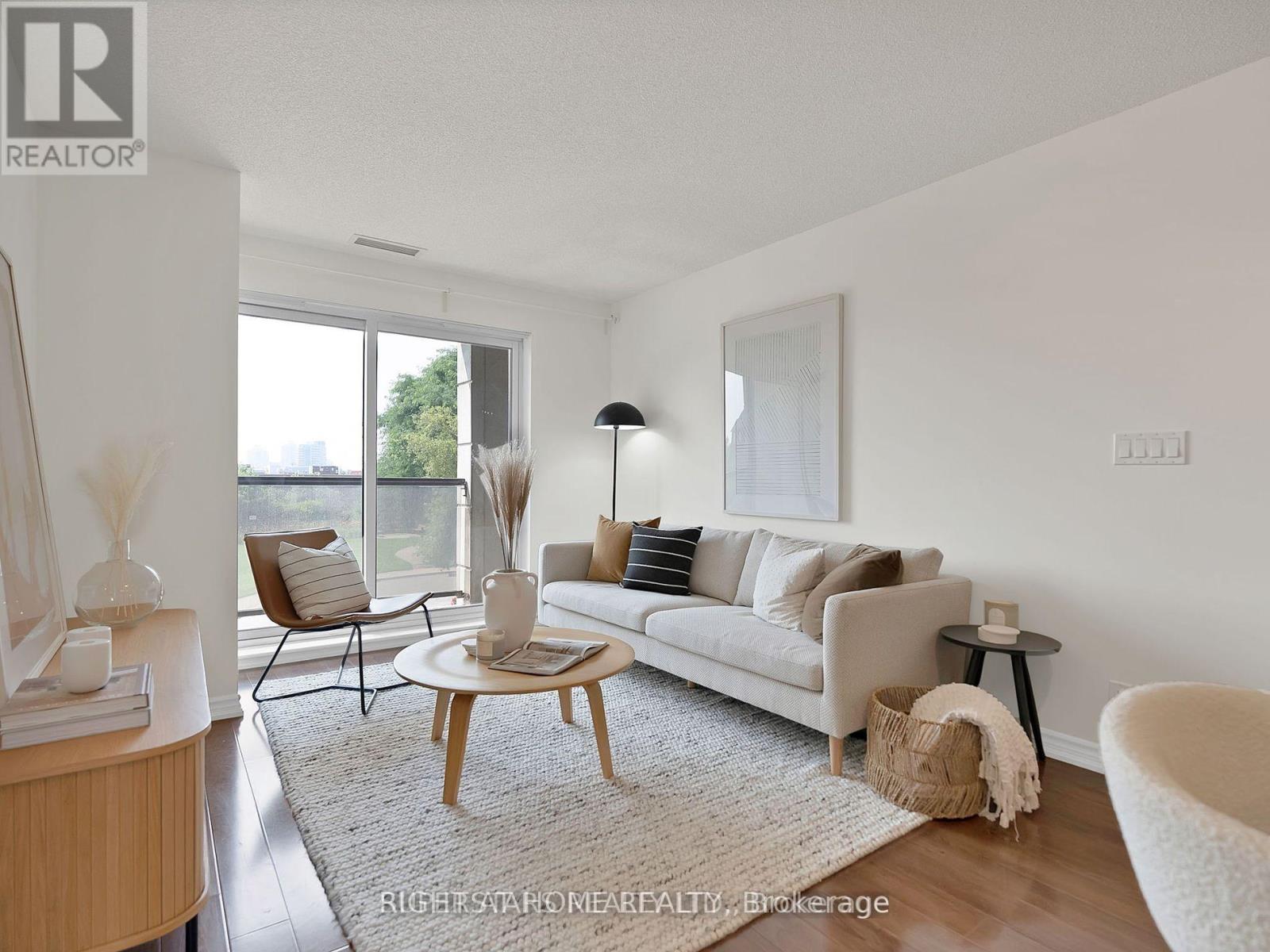214 - 18 Harding Boulevard, Richmond Hill, Ontario  L4C 0T3 - Photo 2 - N12464842