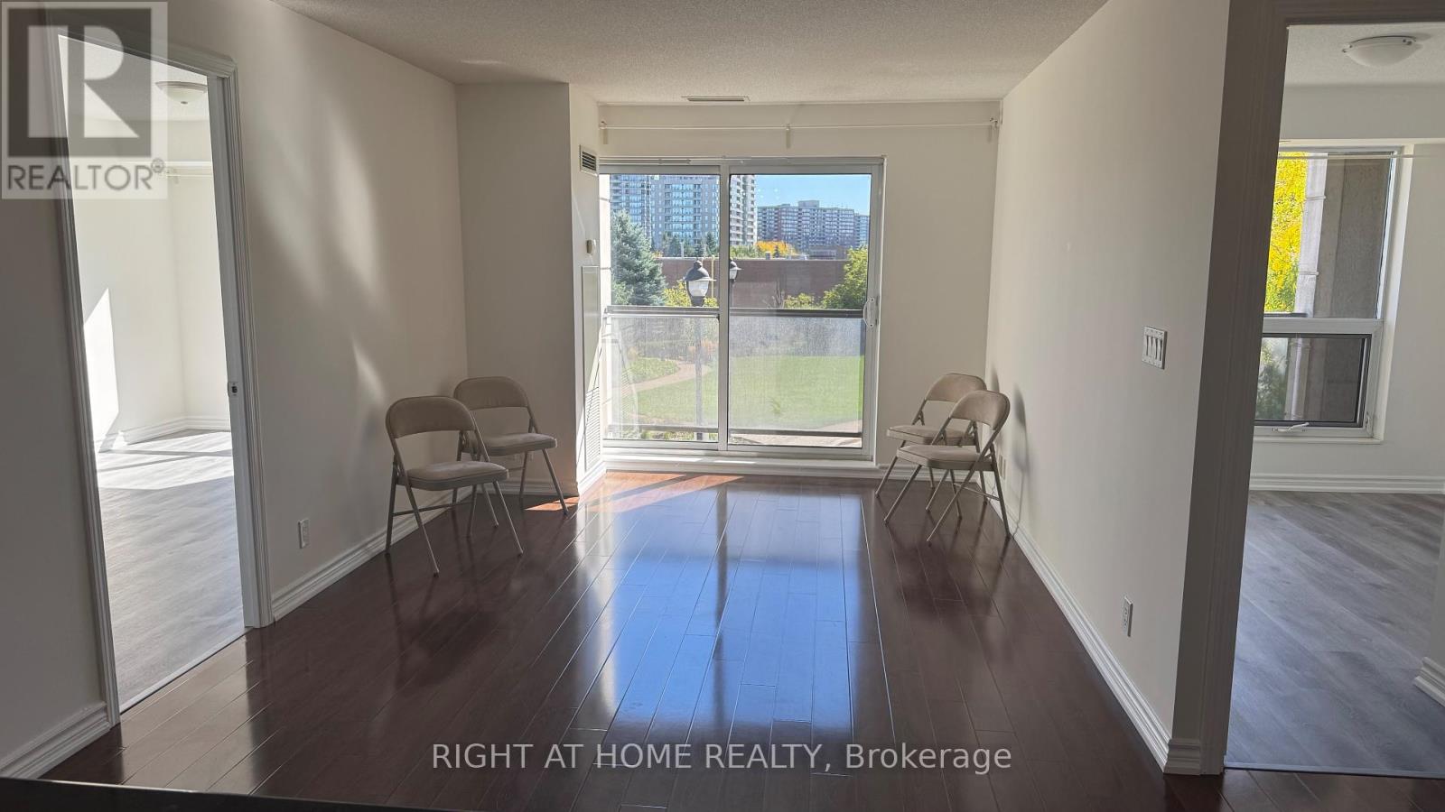 214 - 18 Harding Boulevard, Richmond Hill, Ontario  L4C 0T3 - Photo 4 - N12464842