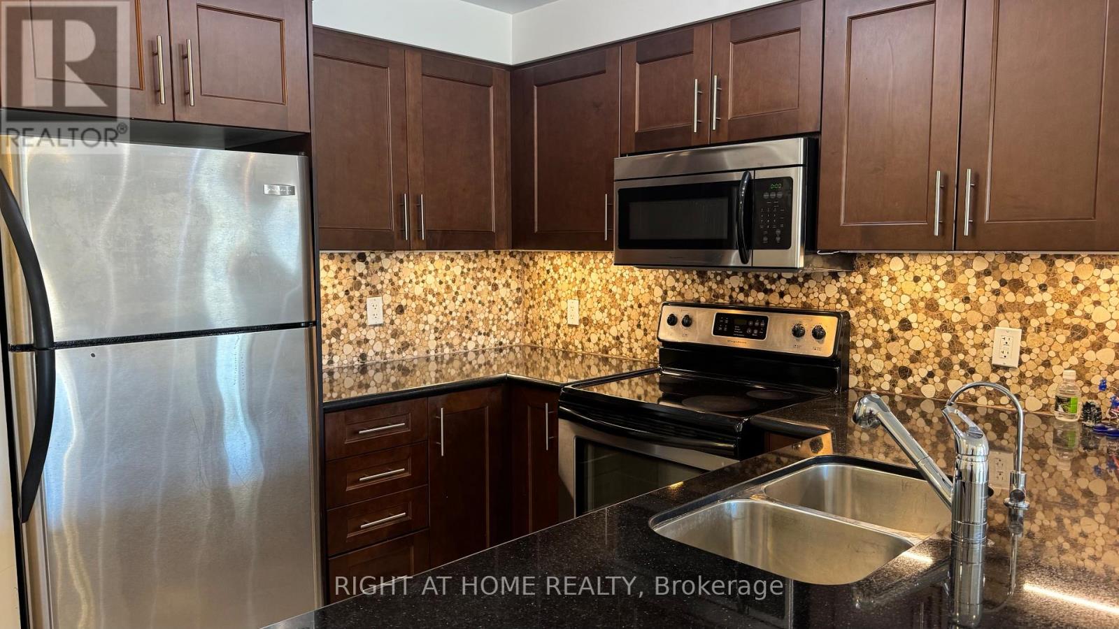 214 - 18 Harding Boulevard, Richmond Hill, Ontario  L4C 0T3 - Photo 7 - N12464842