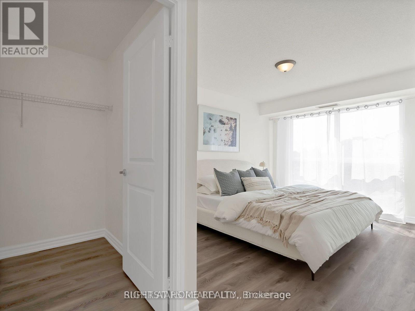 214 - 18 Harding Boulevard, Richmond Hill, Ontario  L4C 0T3 - Photo 8 - N12464842