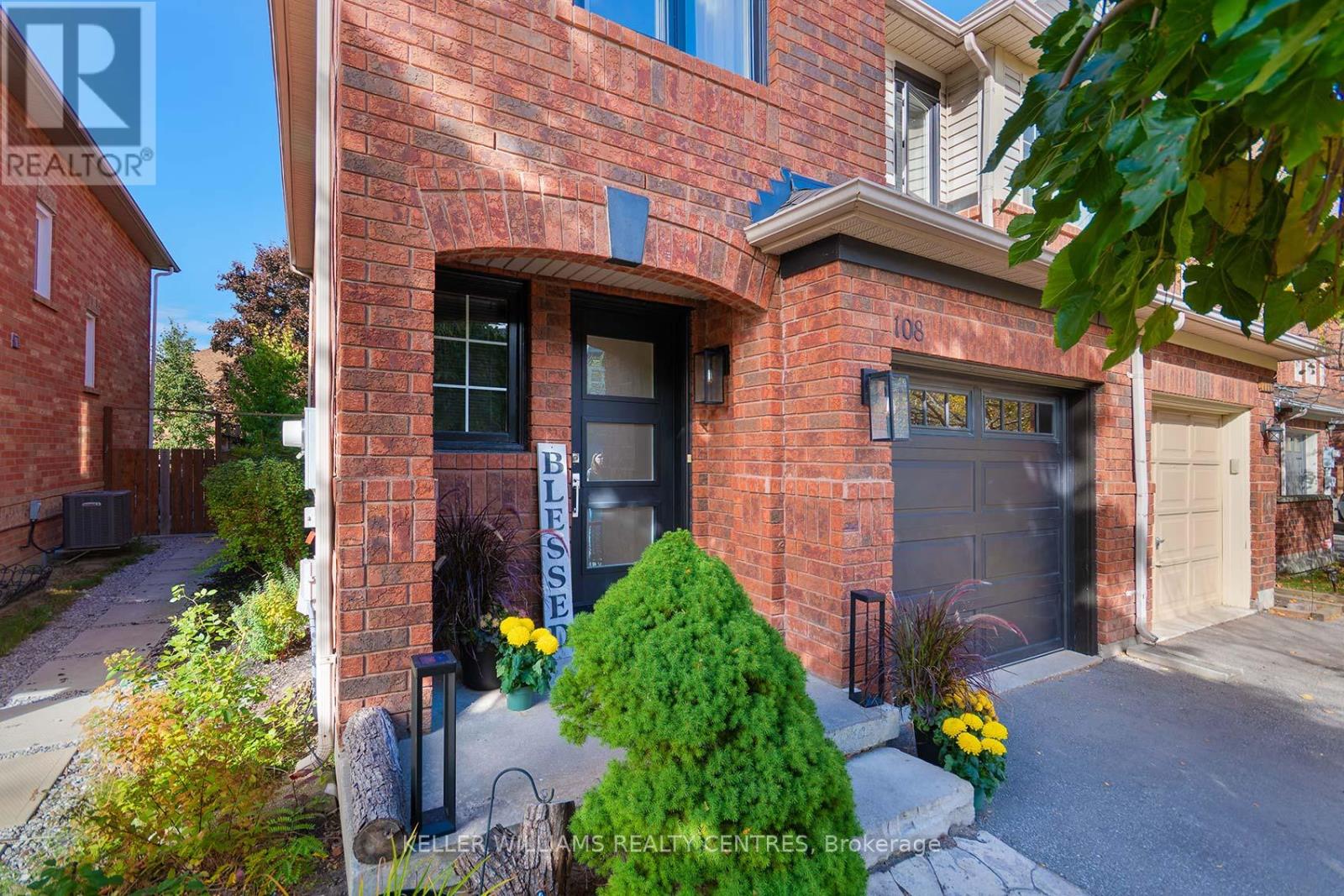 108 Mugford Road, Aurora, Ontario  L4G 7J8 - Photo 3 - N12464854