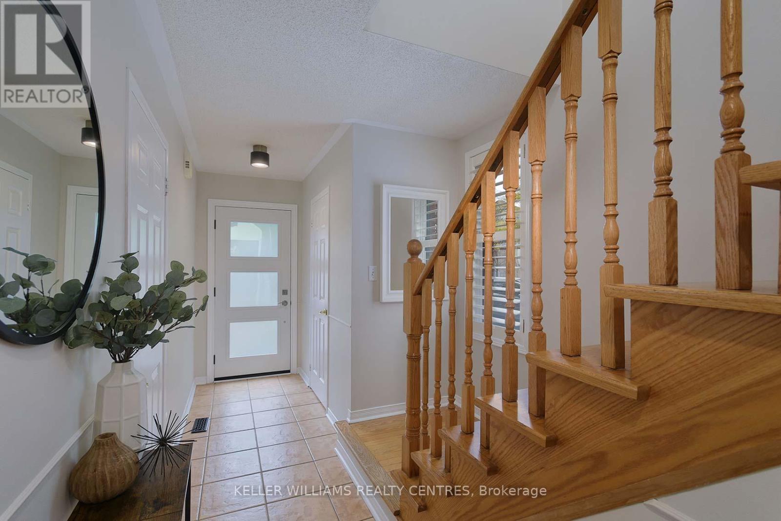 108 Mugford Road, Aurora, Ontario  L4G 7J8 - Photo 5 - N12464854