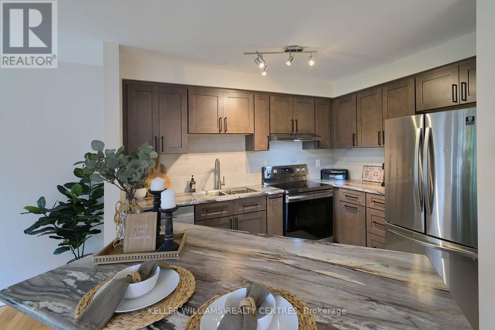 108 Mugford Road, Aurora, Ontario  L4G 7J8 - Photo 9 - N12464854