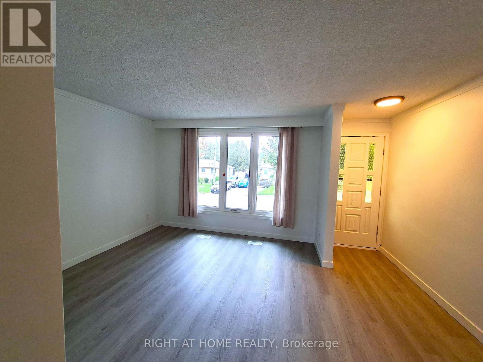 83 Kulpin Avenue, Bradford West Gwillimbury, Ontario  L3Z 1T6 - Photo 5 - N12464871