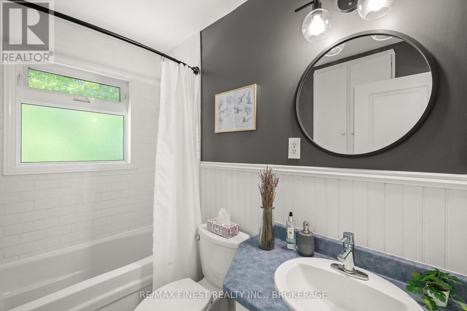 32 Oakwood Lane, Frontenac, Ontario  K0H 1W0 - Photo 16 - X12464922