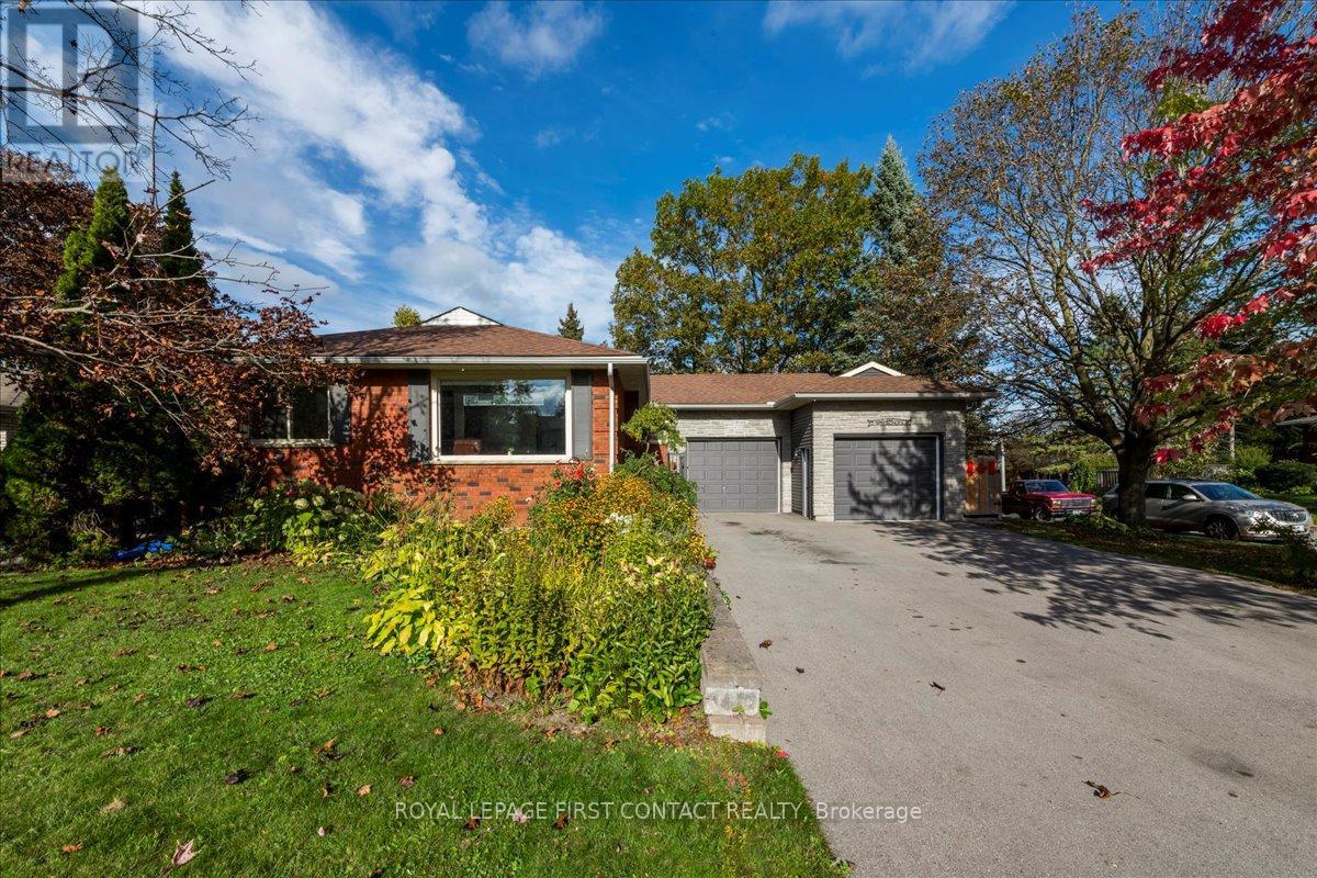 32 Springhome Road, Barrie, Ontario  L4N 2W7 - Photo 1 - S12464850
