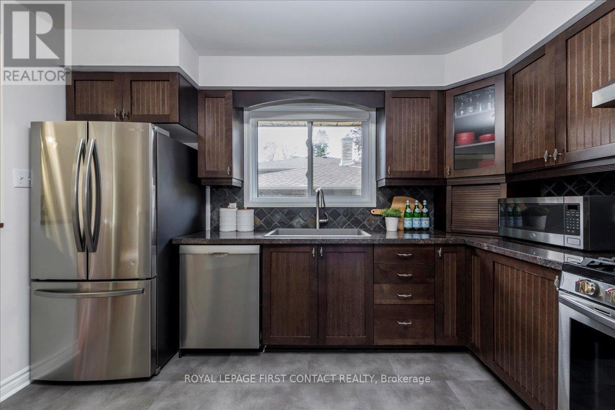 32 Springhome Road, Barrie, Ontario  L4N 2W7 - Photo 10 - S12464850