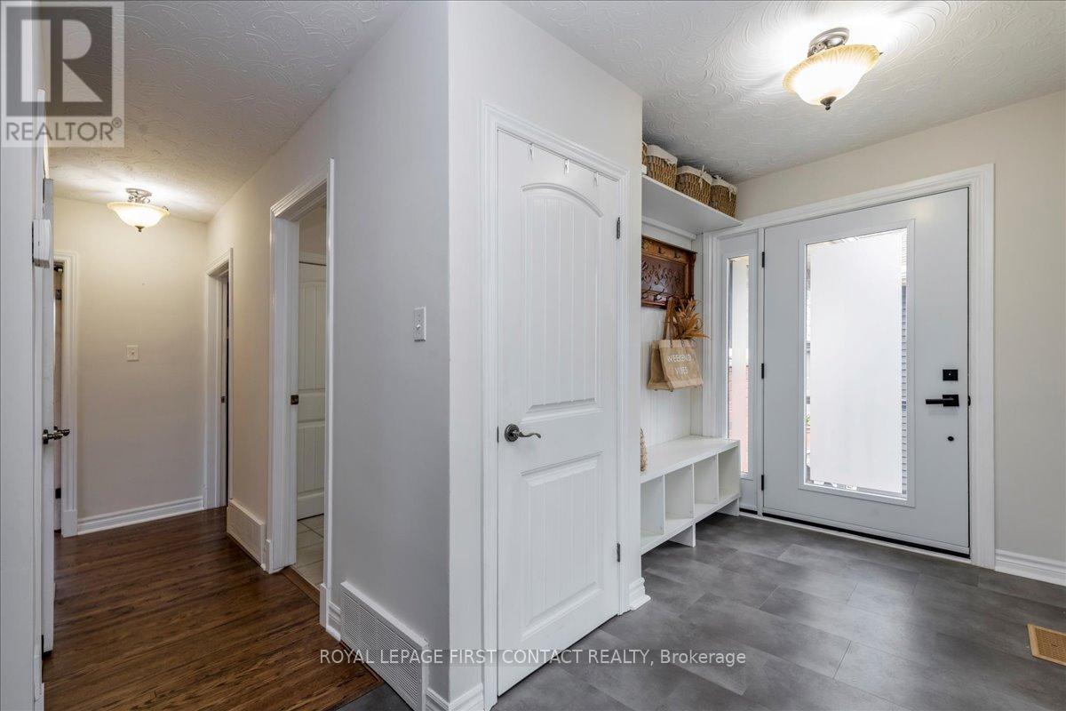 32 Springhome Road, Barrie, Ontario  L4N 2W7 - Photo 13 - S12464850