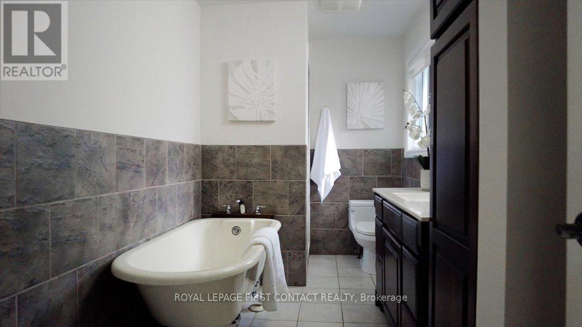 32 Springhome Road, Barrie, Ontario  L4N 2W7 - Photo 15 - S12464850