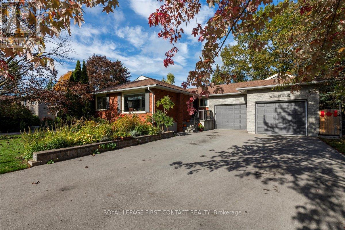 32 Springhome Road, Barrie, Ontario  L4N 2W7 - Photo 2 - S12464850