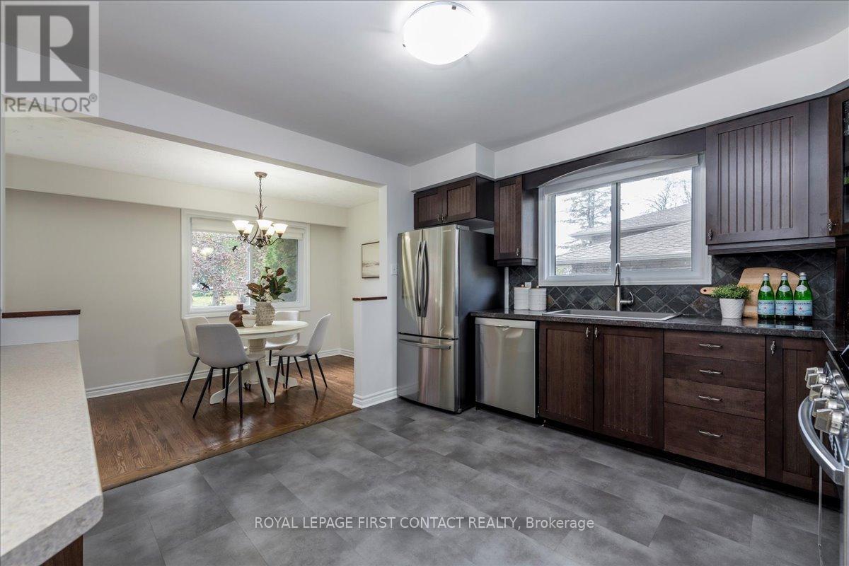 32 Springhome Road, Barrie, Ontario  L4N 2W7 - Photo 9 - S12464850