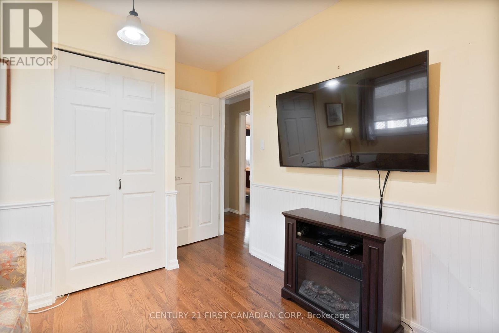 486 Ferndale Avenue, London South, Ontario  N6C 2Z1 - Photo 12 - X12464906