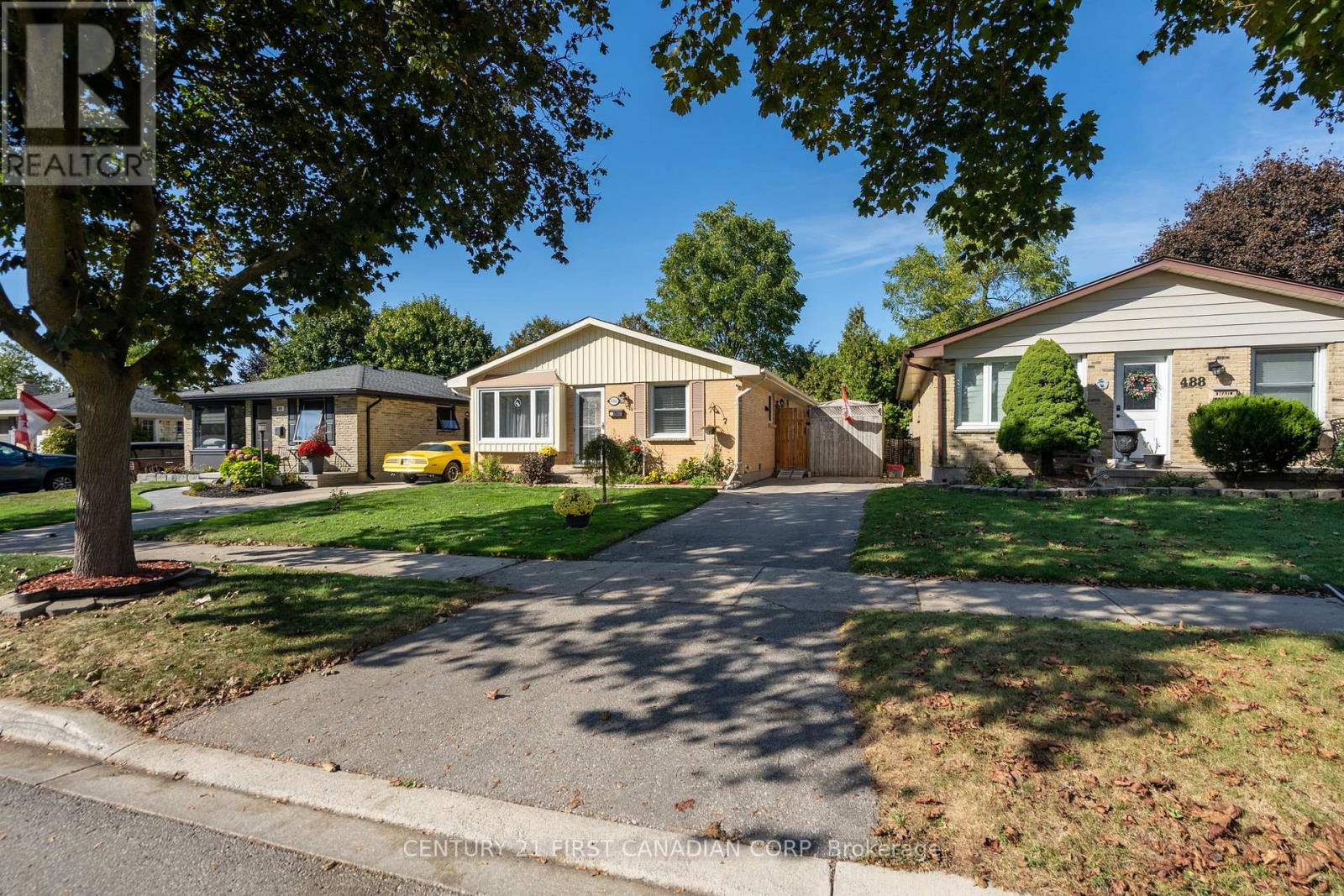 486 Ferndale Avenue, London South, Ontario  N6C 2Z1 - Photo 2 - X12464906