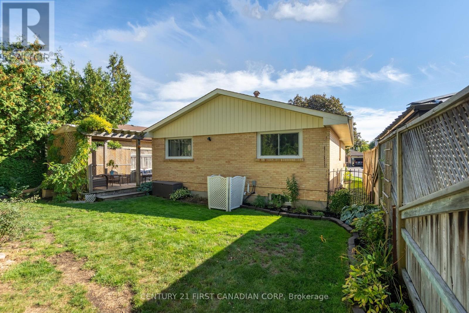 486 Ferndale Avenue, London South, Ontario  N6C 2Z1 - Photo 36 - X12464906