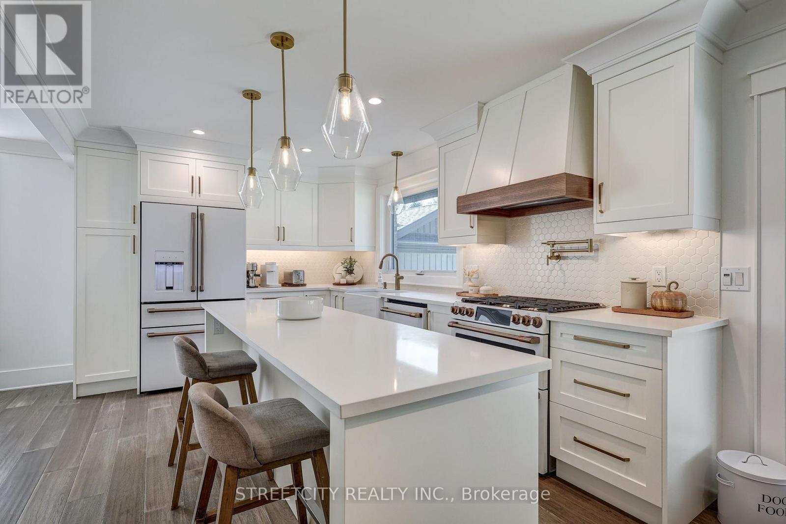 10425 Talbotville Gore Road, Southwold, Ontario  N0L 2K0 - Photo 13 - X12464937