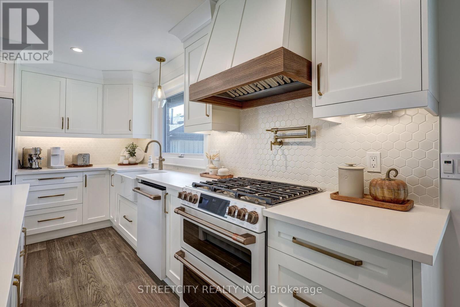 10425 Talbotville Gore Road, Southwold, Ontario  N0L 2K0 - Photo 16 - X12464937