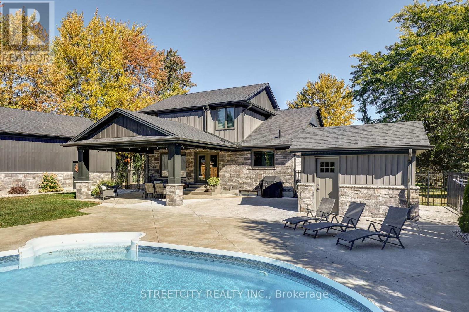 10425 Talbotville Gore Road, Southwold, Ontario  N0L 2K0 - Photo 3 - X12464937