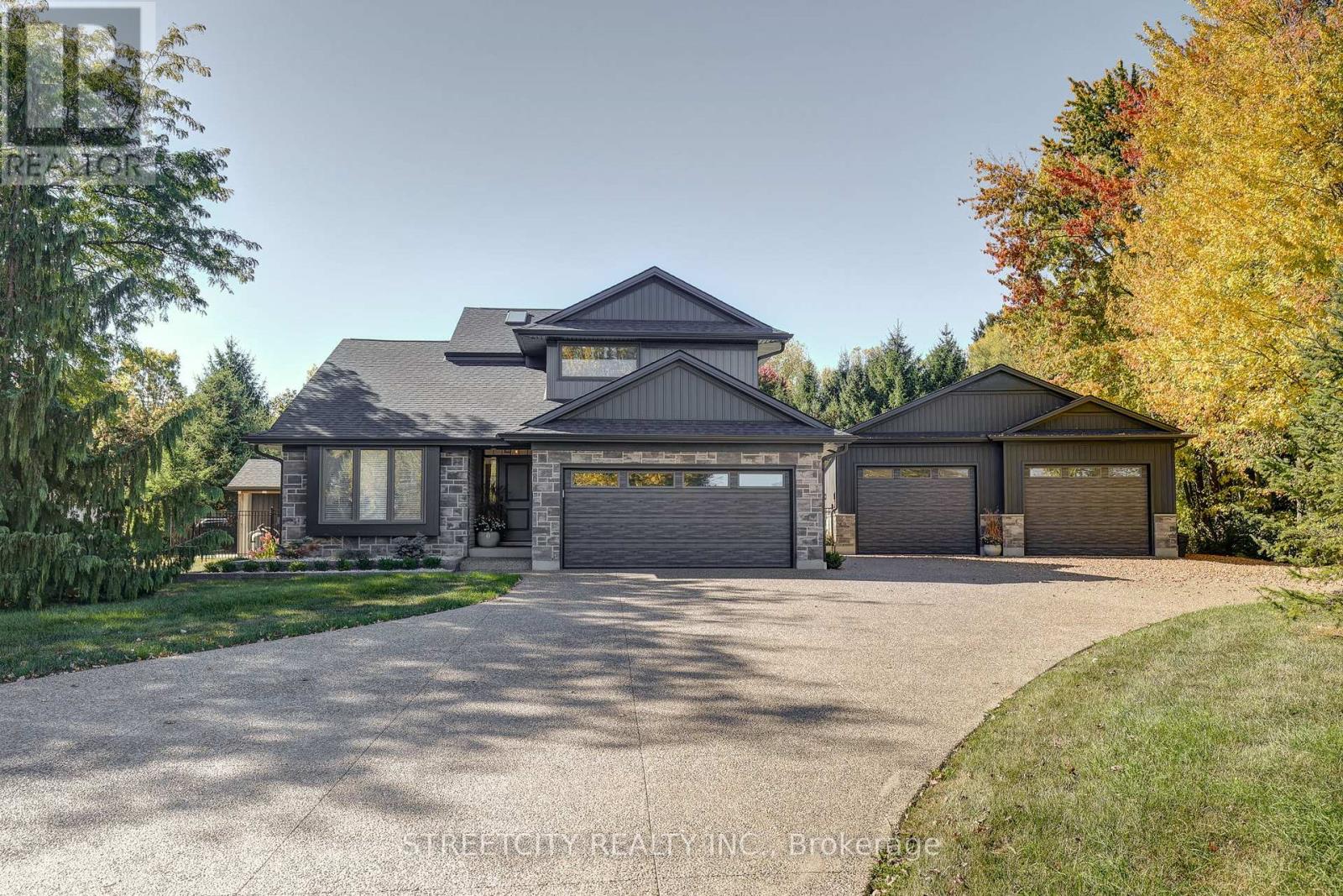 10425 Talbotville Gore Road, Southwold, Ontario  N0L 2K0 - Photo 4 - X12464937