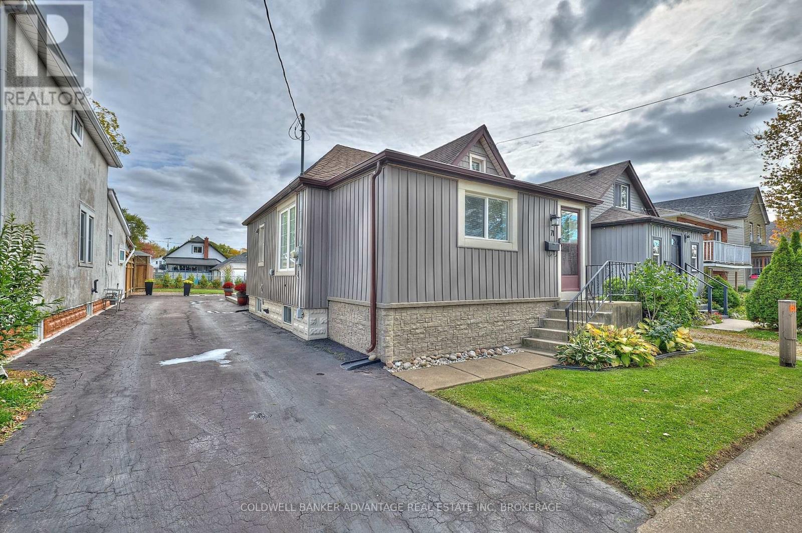 71 Deere Street, Welland, Ontario  L3B 2L7 - Photo 1 - X12464893