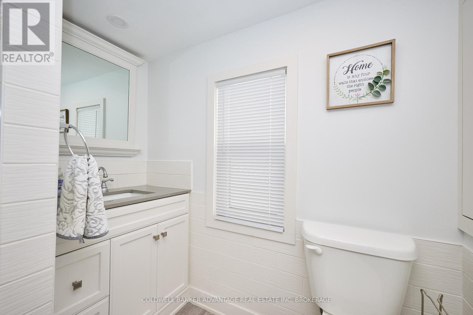 71 Deere Street, Welland, Ontario  L3B 2L7 - Photo 14 - X12464893