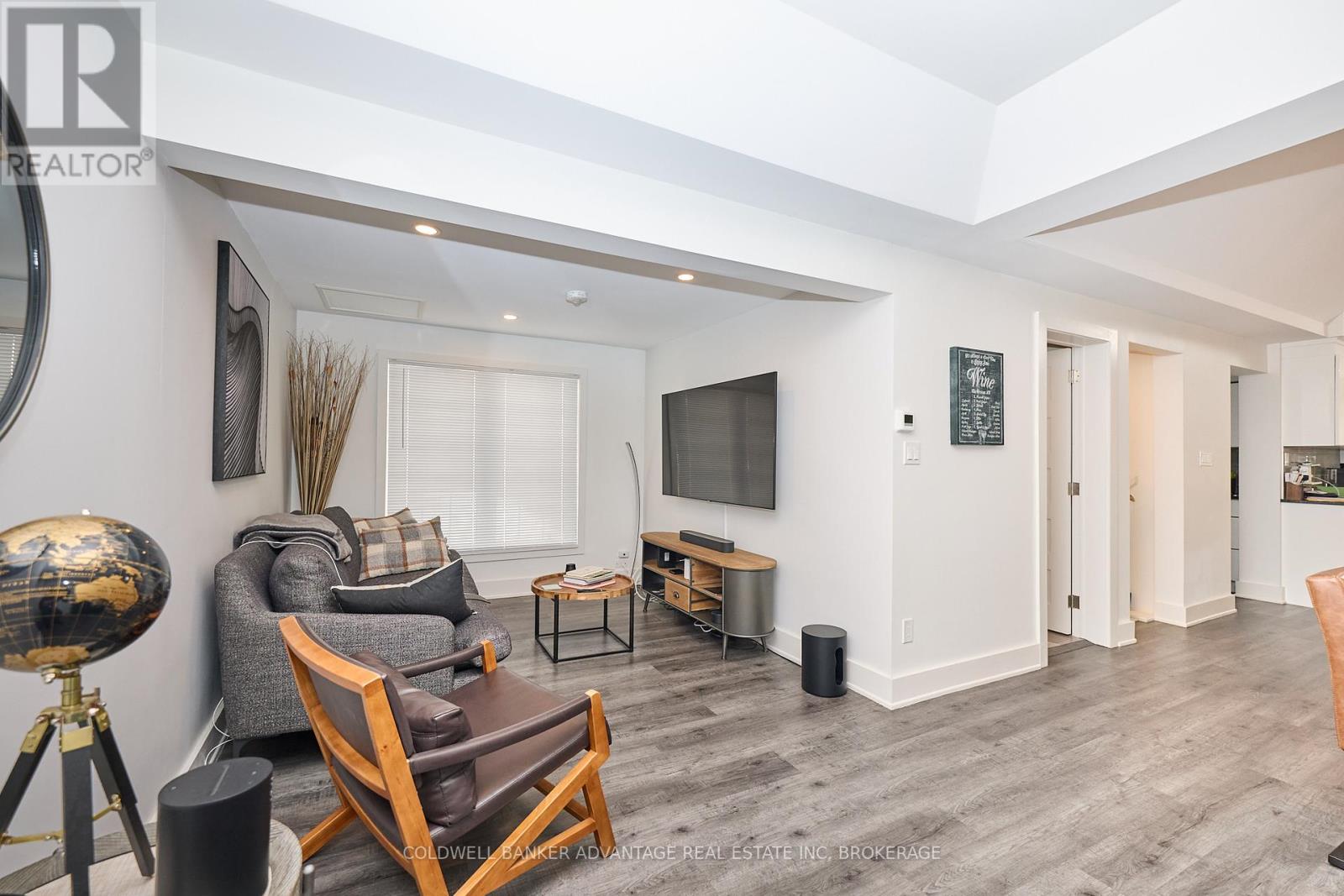 71 Deere Street, Welland, Ontario  L3B 2L7 - Photo 3 - X12464893