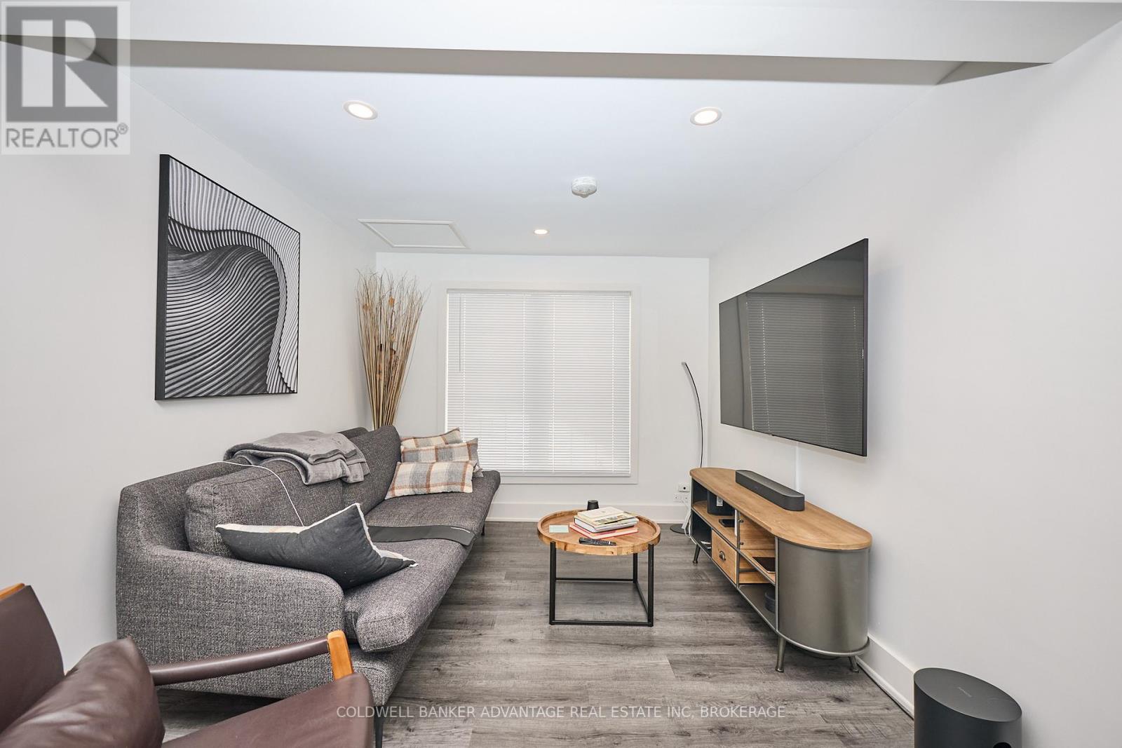 71 Deere Street, Welland, Ontario  L3B 2L7 - Photo 4 - X12464893