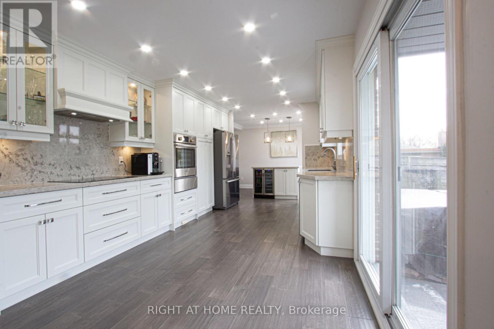 1388 Highgate Court, Oakville, Ontario  L6H 2V4 - Photo 11 - W12464836