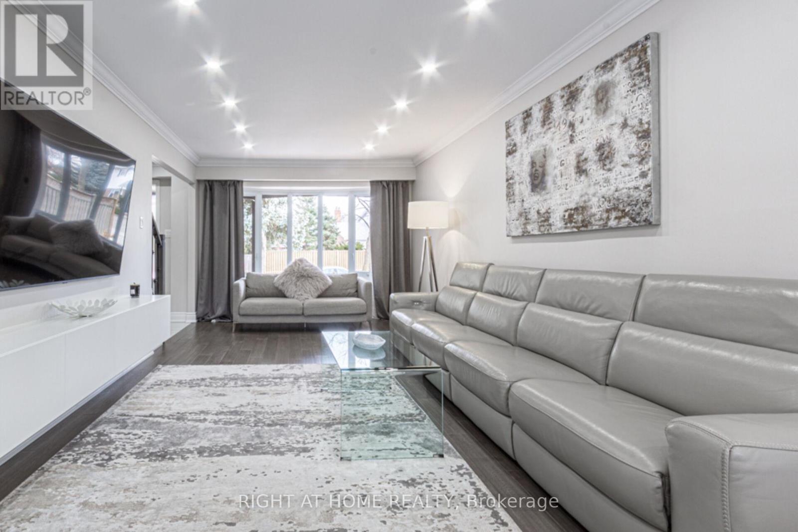 1388 Highgate Court, Oakville, Ontario  L6H 2V4 - Photo 14 - W12464836