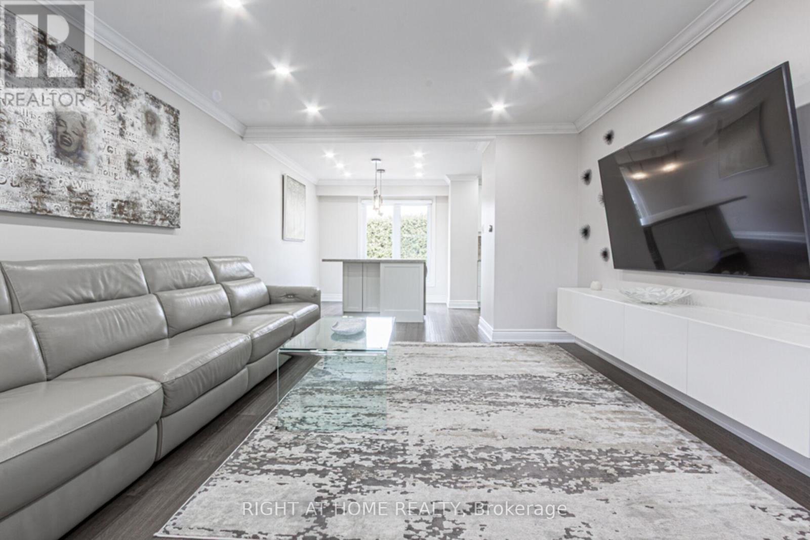 1388 Highgate Court, Oakville, Ontario  L6H 2V4 - Photo 15 - W12464836